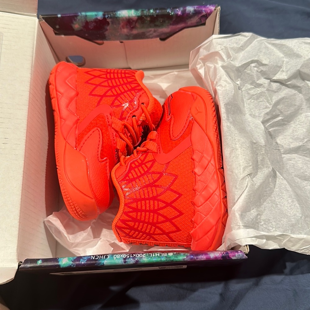 Size 4c LaMelo Puma neon pink. still in the box.